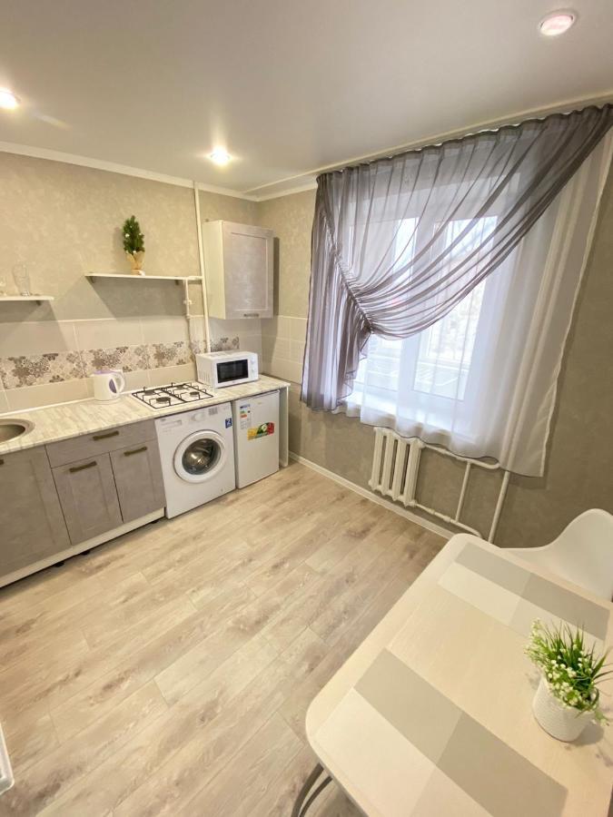 Вип 1Комн Айтиева 70 Uralsk Exterior photo
